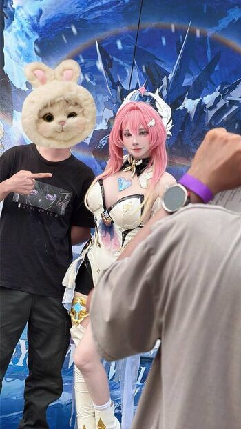 Full leaked Meenfox page private photo