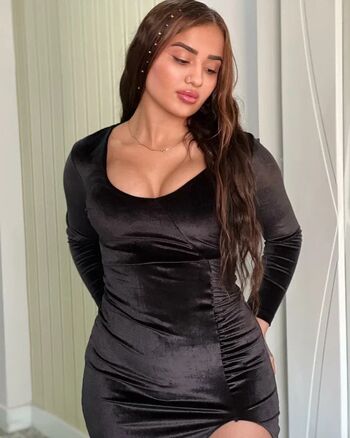 Full leaked Melekazad private onlyfans photo