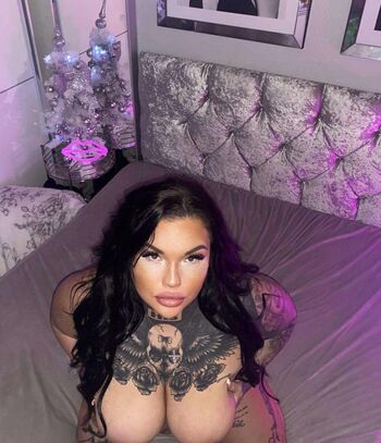 Full leaked Melinacurves private photo