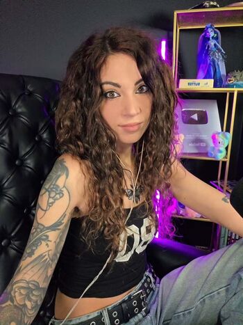 Full leaked Meloniemac private photo