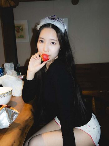 Full leaked Mena noona private onlyfans photo