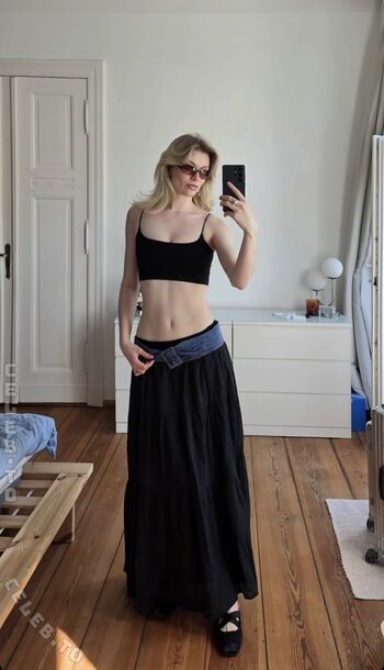 Full leaked Merleperle private photo