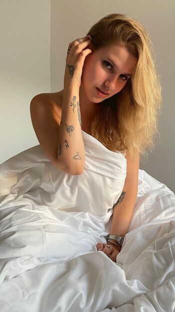 Full leaked Meshi roter private onlyfans photo