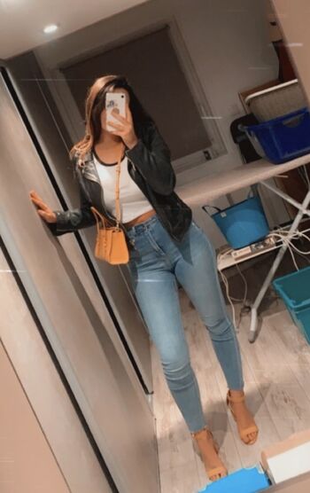 Full leaked Meuf en talons private photo