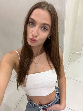 mia_evans