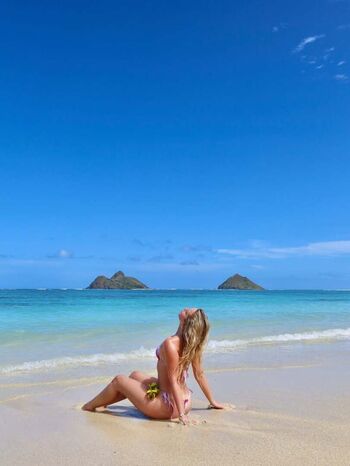 Full leaked Mia holland private onlyfans photo