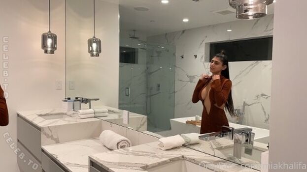 Full leaked Mia khalifa private photo
