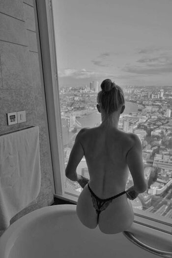 Full leaked Mia moon private onlyfans photo