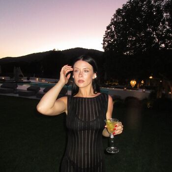 Full leaked Mia tomlinson private photo