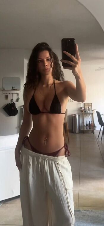 Full leaked Mia wynn private onlyfans photo