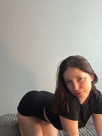 Full leaked Mia private onlyfans photo