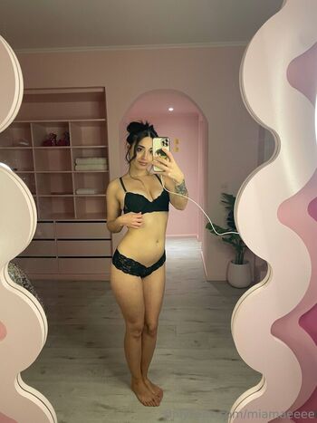 Full leaked Miamaeeee private photo