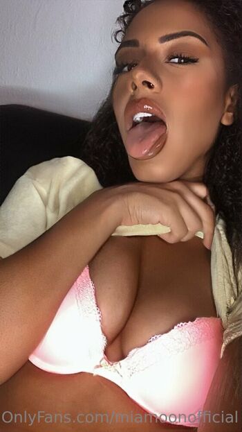 Full leaked Miamoonofficial private photo