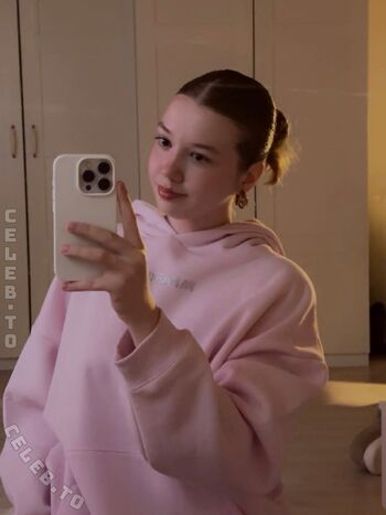 Full leaked Miavienna private photo