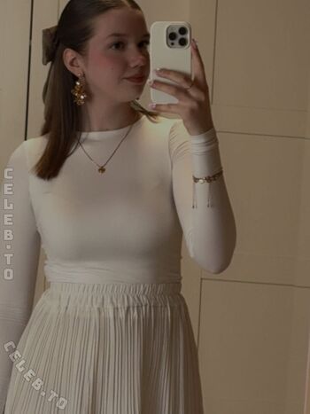 Full leaked Miavienna private photo