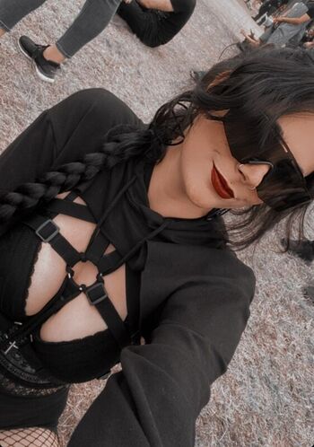 MiaVonFox
