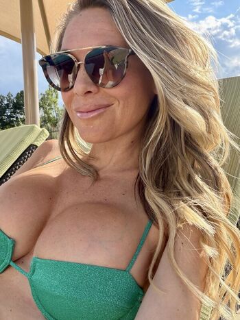 Full leaked Michellek private photo