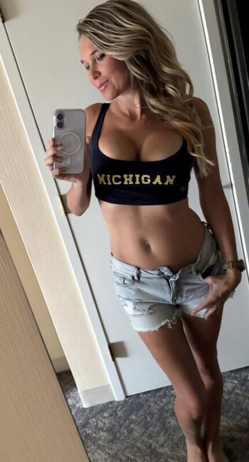 Full leaked Michellek private photo