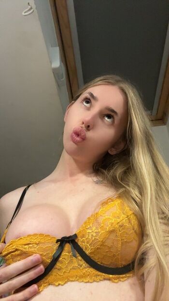 Full leaked Michellelol private photo