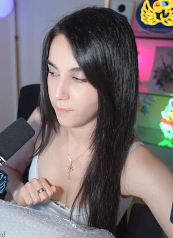 Full leaked Midna page private photo