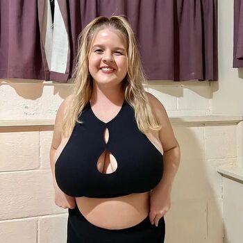 Full leaked Mikaela private onlyfans photo