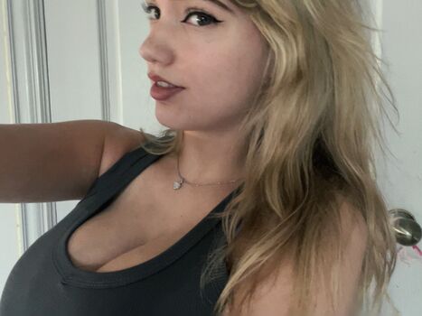 Full leaked Mikahhlynn private photo