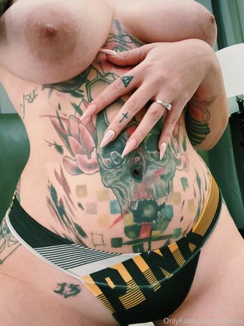 Full leaked Mikaylax private photo
