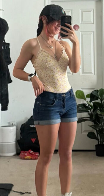 Full leaked Mikiexe private photo