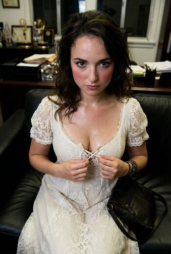Milana Vayntrub