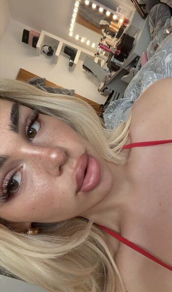 Full leaked Milaneedls private photo