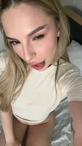 Full leaked Milaxxoxo private photo
