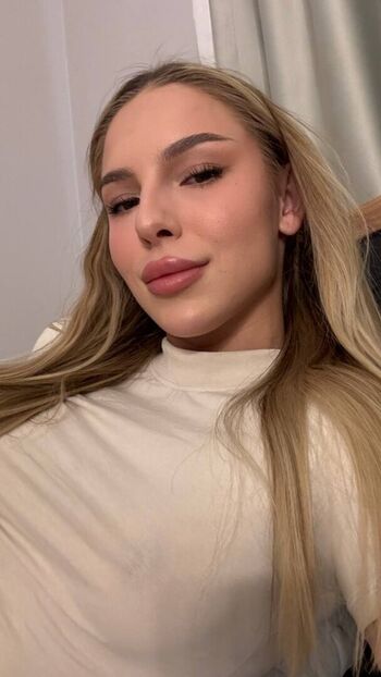 Full leaked Milaxxoxo private photo