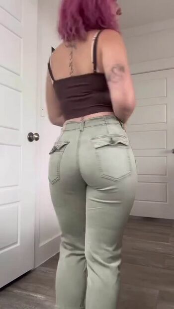 Full leaked Mildhippie private photo