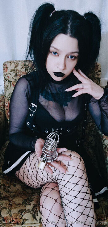 Full leaked Milenniavampyr private photo