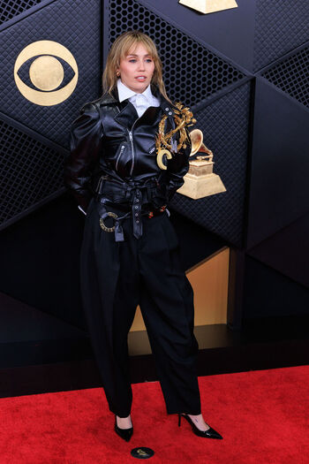 Full leaked Miley cyrus page private onlyfans photo