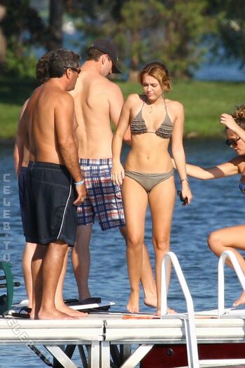 Full leaked Miley cyrus page private photo