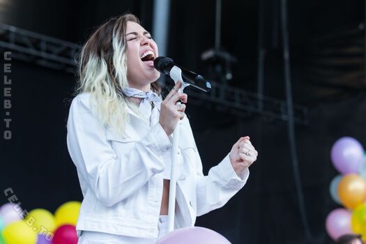 Full leaked Miley cyrus page private photo