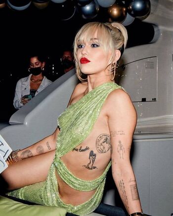 Full leaked Miley cyrus private photo