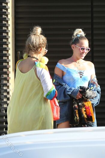 Full leaked Miley cyrus page private photo