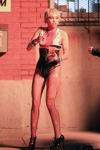 Full leaked Miley cyrus page private photo