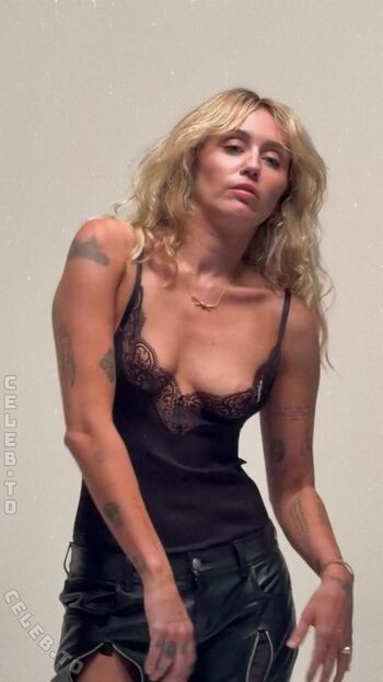 Full leaked Miley cyrus page private photo