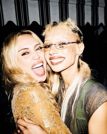 Full leaked Miley cyrus page private photo