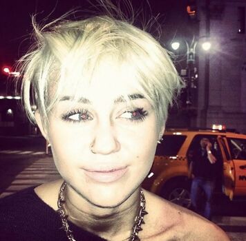 Full leaked Miley cyrus page private photo