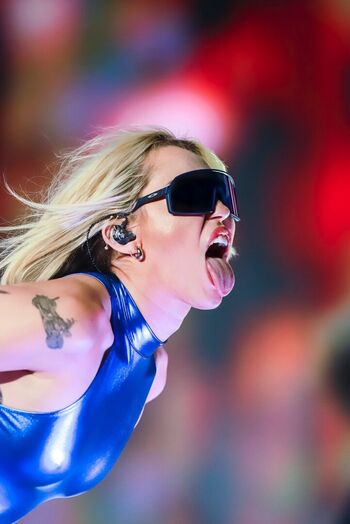 Full leaked Miley cyrus page private photo