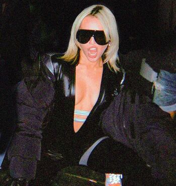 Full leaked Miley cyrus page private photo