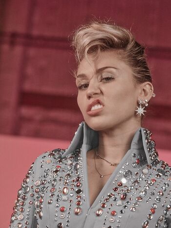 Full leaked Miley cyrus page private photo