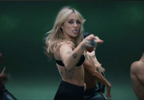 Full leaked Miley cyrus private photo