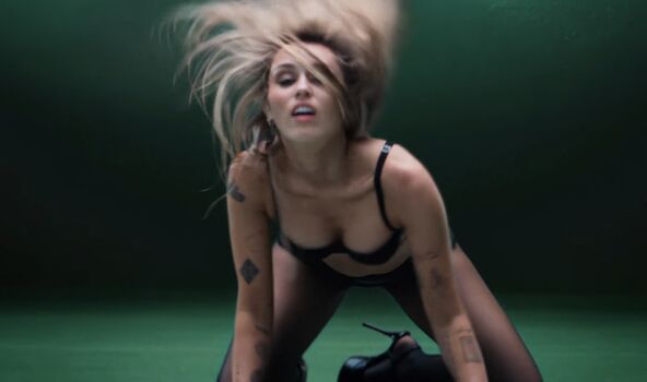 Full leaked Miley cyrus private photo