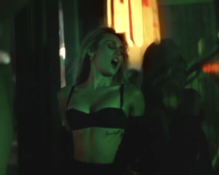 Full leaked Miley cyrus private photo