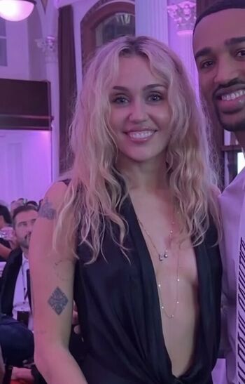 Full leaked Miley cyrus private photo